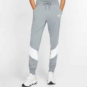 Nike Sportswear Heritage Track Pants